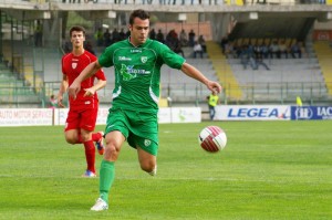 Alessandro Fabbro, in maglia avellinese (foto tratta da: www.avellino-calcio.it)