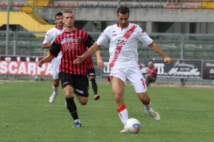 Legittimo, in maglia biancorossa nella stagione 2013-14 (foto tratta da: www.tuttomercatoweb.com)