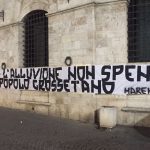 4-11-66-striscione-dei-maremmani-1912-per-ricordare-lalluvione-foto-1