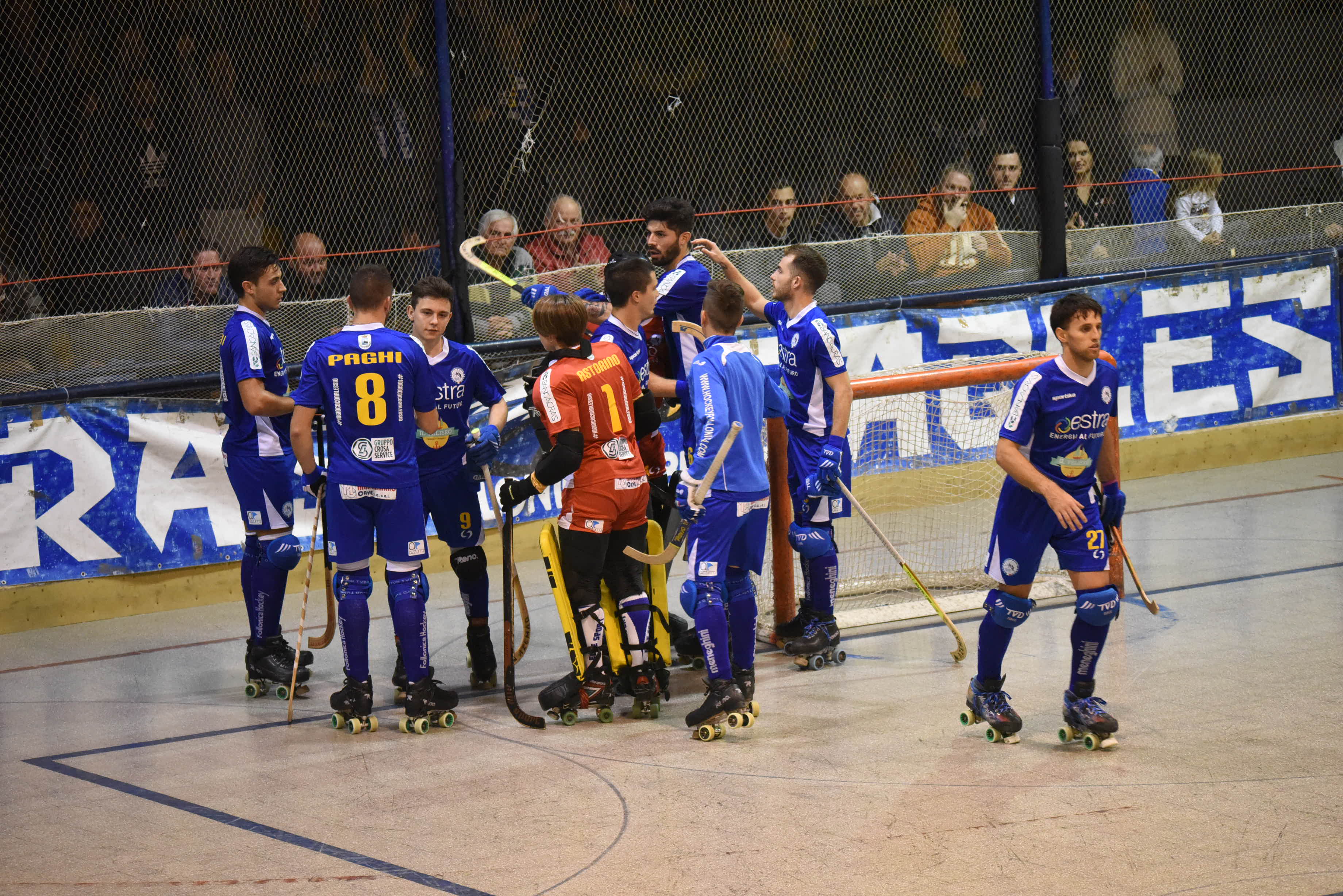 Il Follonica Hockey esulta dopo una rete