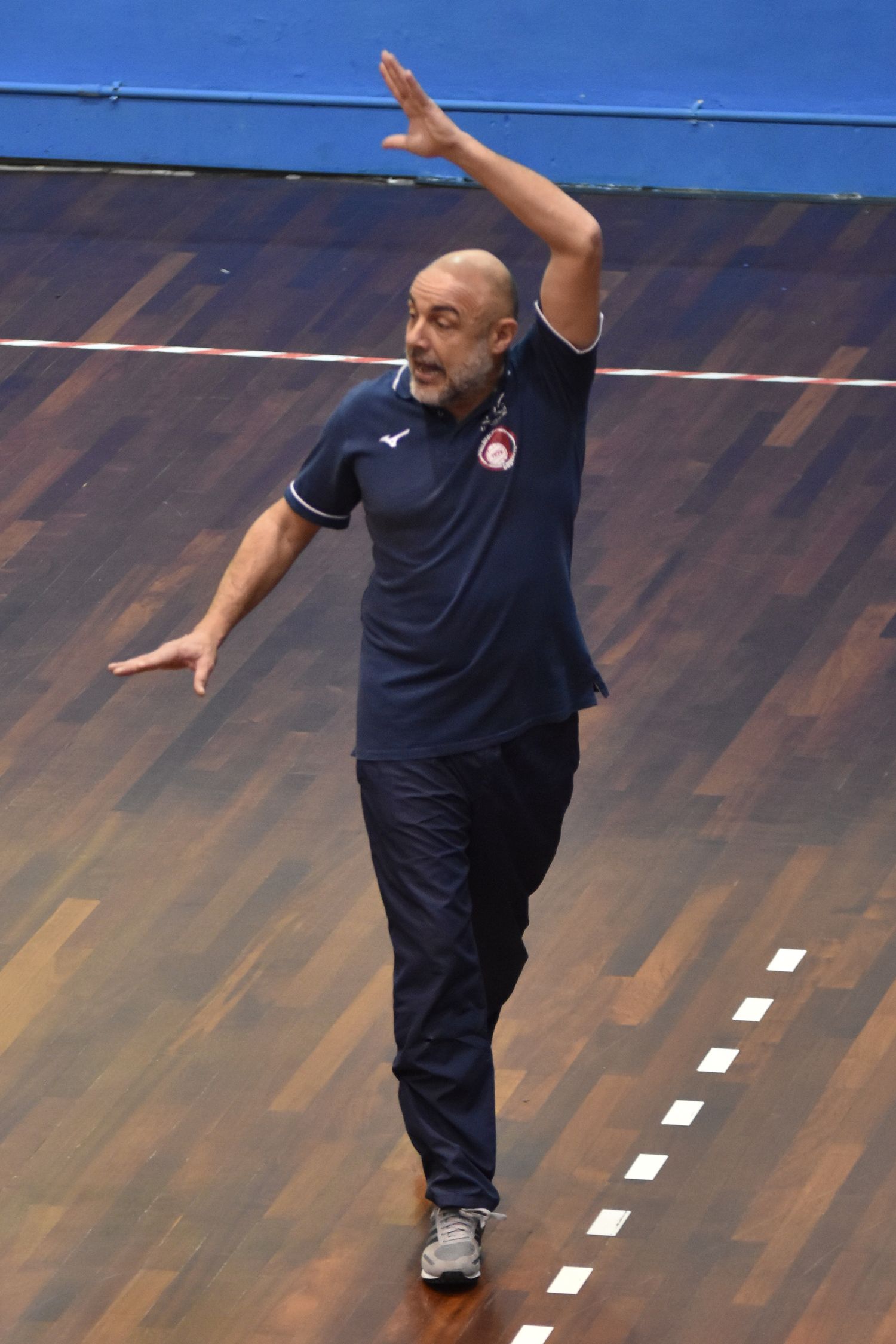Coach Stefano Spina in un momento della gara