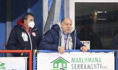 hockey-pista-circolo-pattinatori-grosseto-allenatore-Federico-Paghi-in-panchina