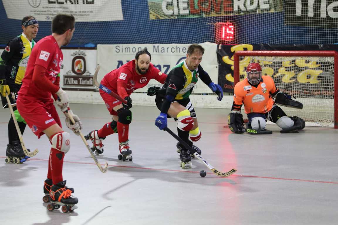 hockey-pista-serie-B-circolo-pattinatori-grosseto-Alice-Vercelli-Nerozzi-contrasta-Ceresa