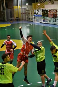 pallamano-grosseto-serie-B-maschile-giocatore-in-azione-di-gioco1.