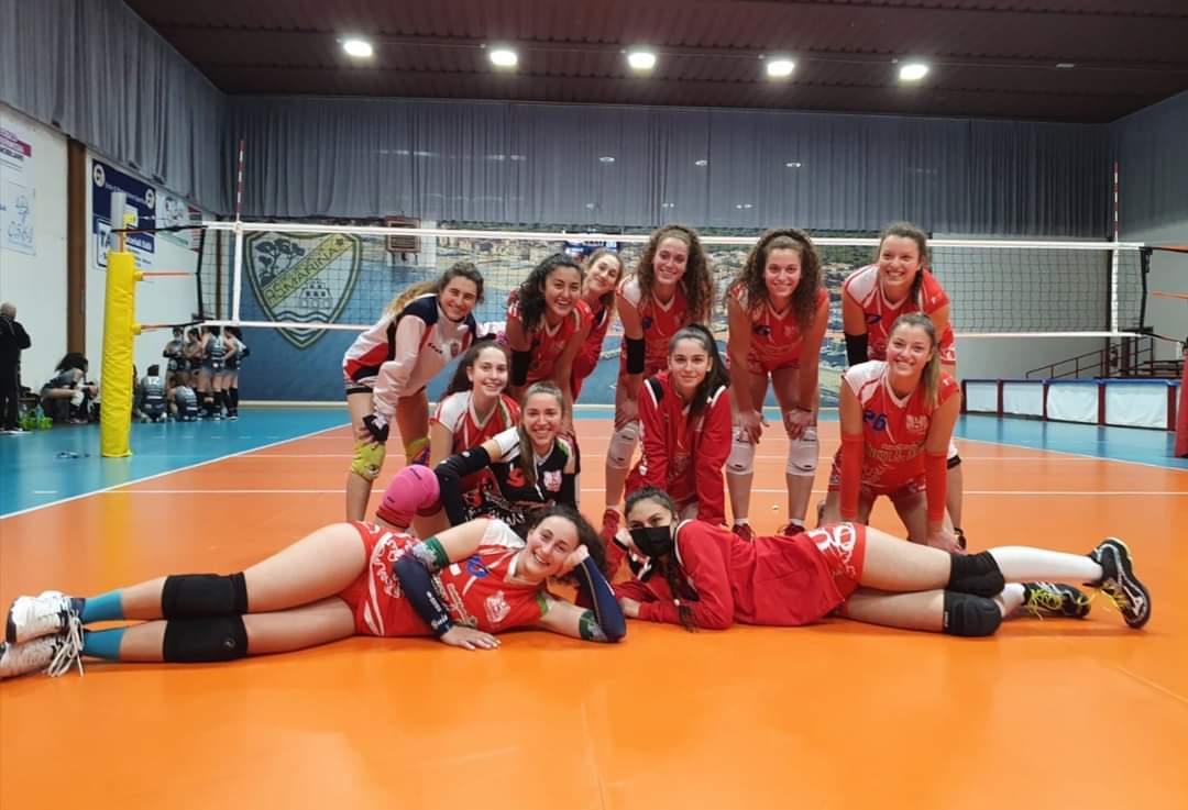 grosseto-volley-school-squadra-under-19-festeggia-la-vittoria-dopo-il-successo-nel-derby-contro-la-palllavolo-grosseto-1978