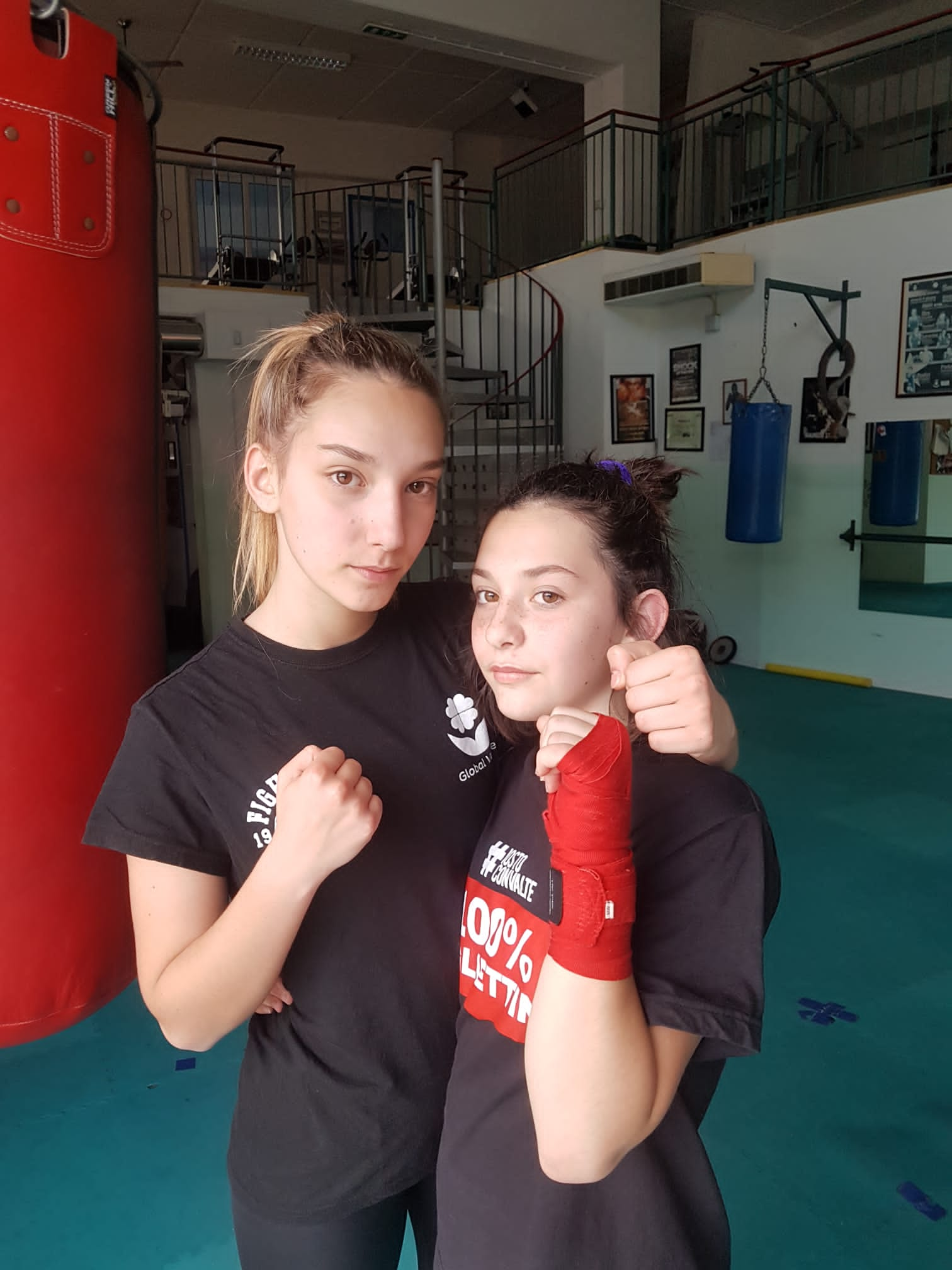 Giulia-e-Sofia-Massone-ai-campionati-italiani-di-pugilato-per-la-Fight-Gym-Grosseto.j