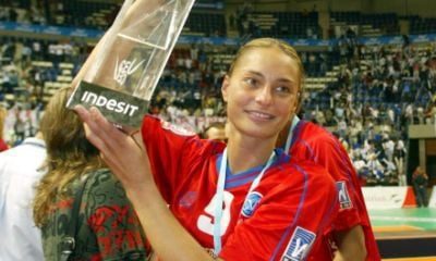 maurizia-cacciatori-al-supercamp-di-pallavolo-grosseto-1978.