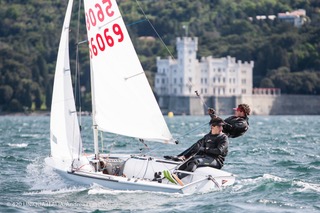 vela-Andrea-Lelli-Uniqua-Italia-lequipaggio-CVMM-Salvatorelli-Arnaldi-in-azione-nella-prova-vinta-a-Trieste.