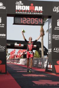 triathlon-grosseto-michelangelo-biondi-al-traguardo-di-lanzarote