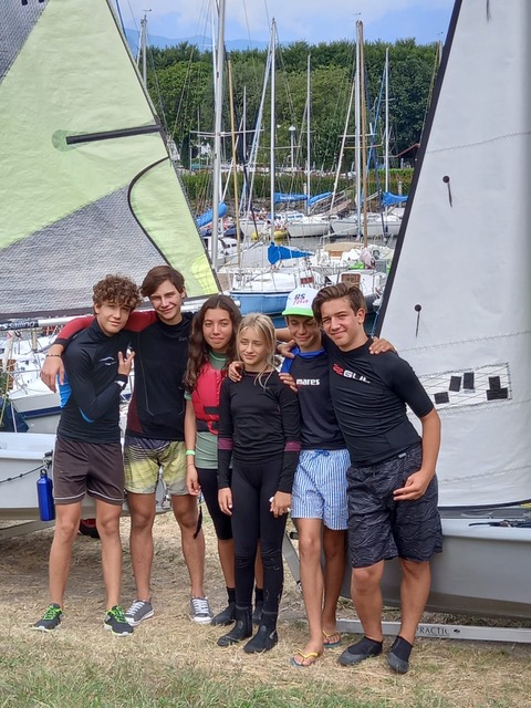 i-ragazzi-della-squadra-agonistica-Cvmm.-da-sinistra-Thomas-Trentini-Alessio-Caldarera-420-Ana-Allori-Linda-Gipponi-Riccardo-Coppo-Zion-Mazzei.-Accosciato-davanti-a-tutti-Antonio-Salvatorell