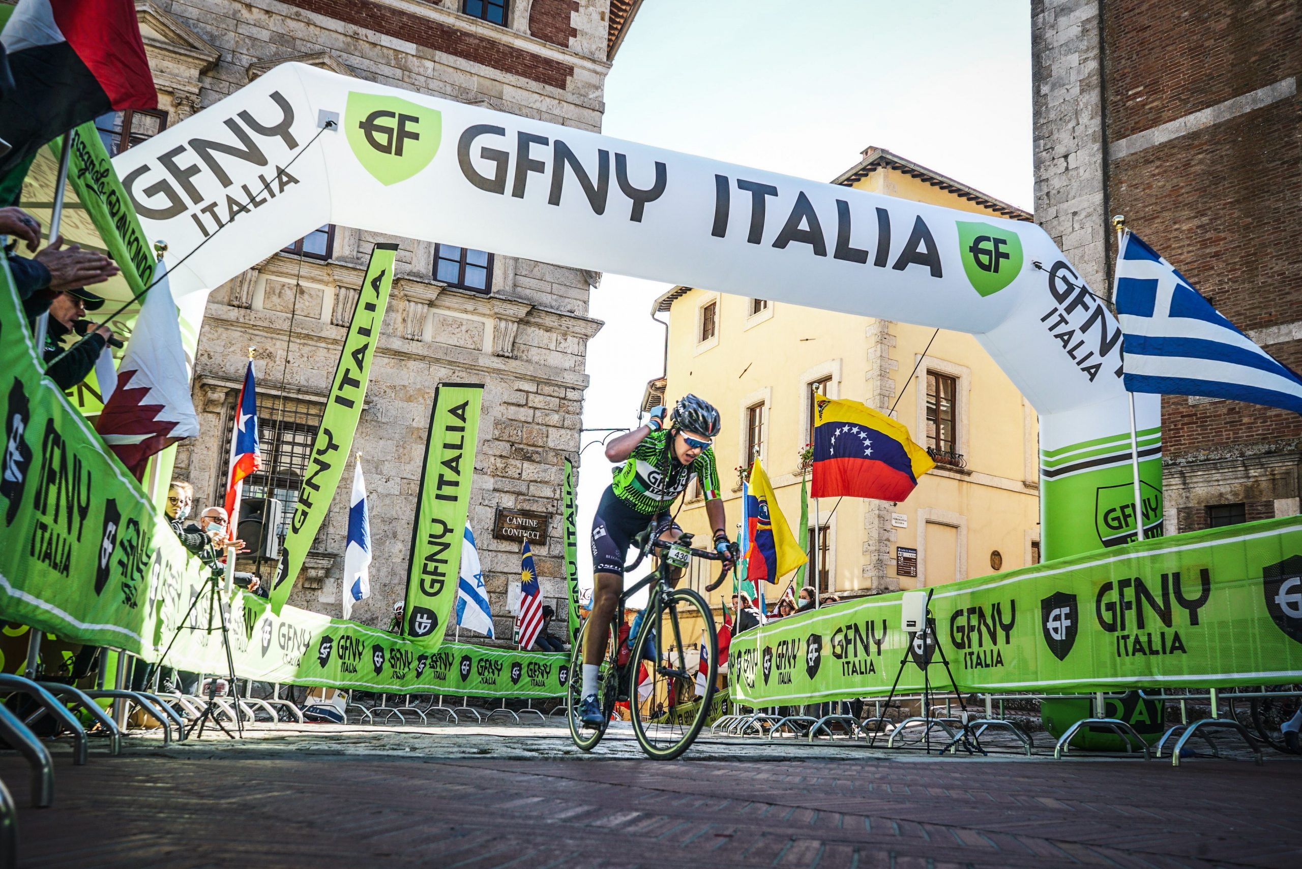 rachele-chisci-taglia-il-traguardo-di-montepulciano