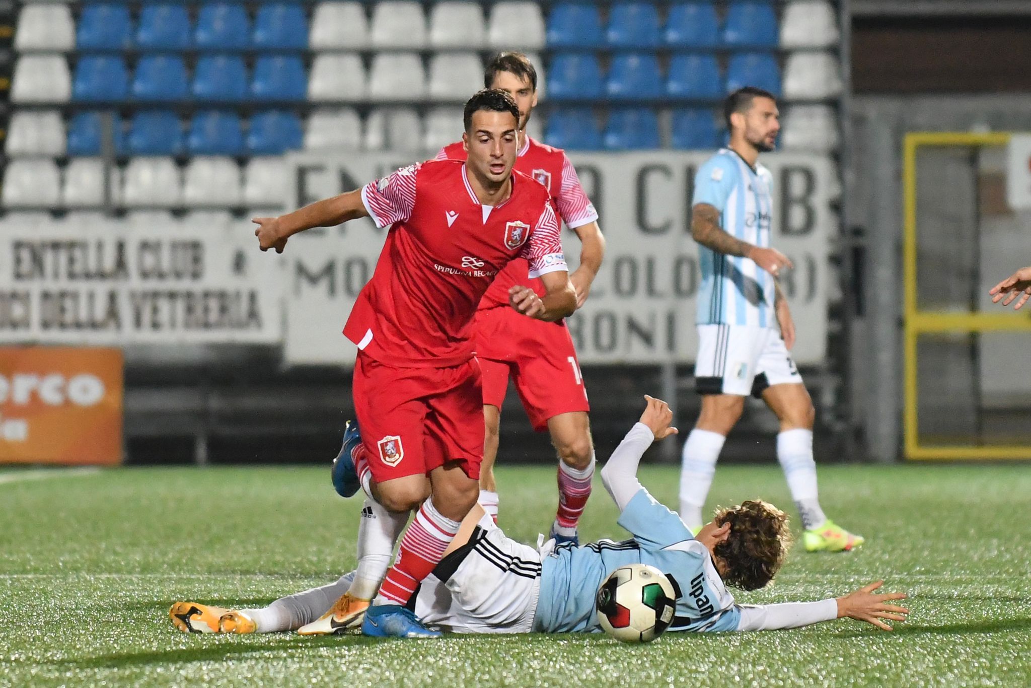 Semeraro ruba palla - Virtus Entella-Us Grosseto 1 a 0 (foto Noemy Lettieri - Us Grosseto 1912)
