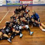 pallavolo grosseto 1978 squadra under 13 festeggia la vittoria