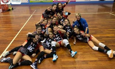 pallavolo-grosseto-1978-squadra-under-13-festeggia-la-vittoria