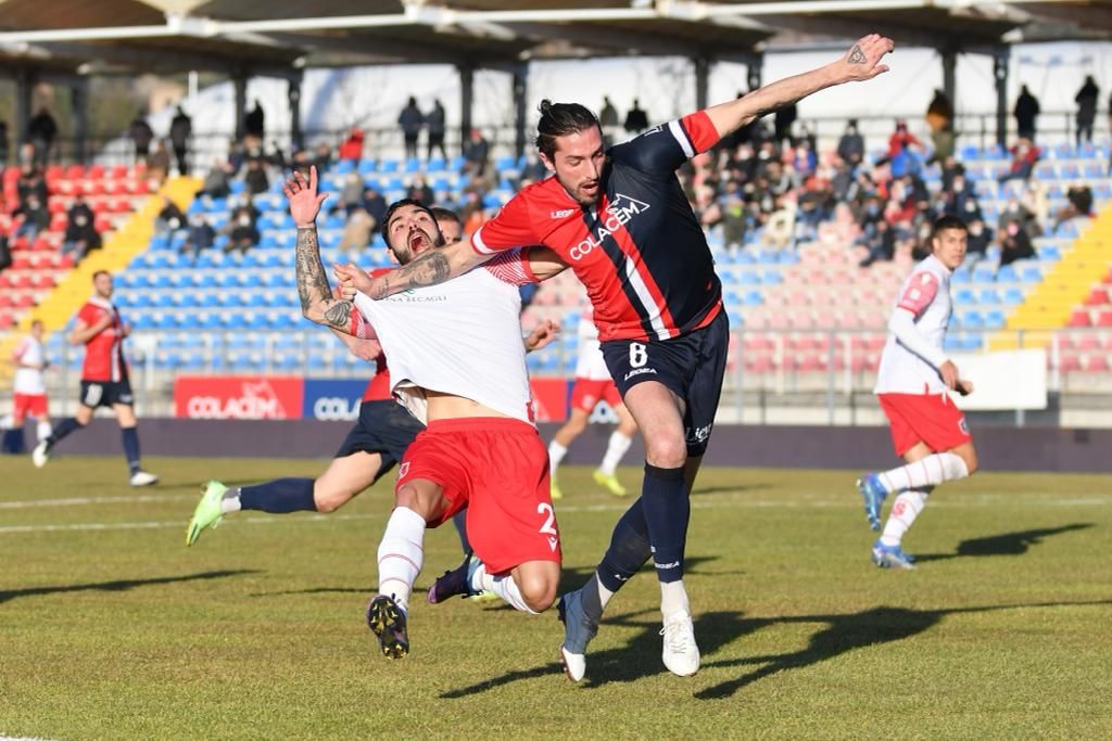 Il possibile rigore su Arras (Gubbio-Us Grosseto 0 a 0 - foto di Noemy Lettieri - Us Grosseto 1912)