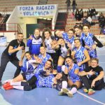pallavolo follonica squadra serie C femminile festeggia la vittoria