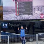ciclismo racheli chisci con il tabellone dopo la gara di siena