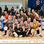 pallavolo grosseto luca consani squadra che festeggia la vittoria a fossato di vico 13 maggio 2023