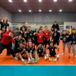 invictavolleyball squadra serie D festeggia la vittoria dicembre 2023-1