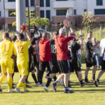 calcio squadra scarlino festeggia la vittoria seconda categoria maggio 2024-1