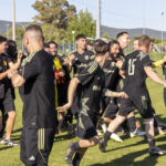 calcio squadra scarlino festeggia la vittoria seconda categoria maggio 2024-3