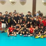 invictavolleyball squadra under 17 festeggia la vittoria maggio 2025-1