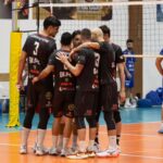 invictavolleyball Serie B squadra si abbraccia novembre 2025