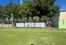 Gli ultras dello Scansano mostrano la loro vicinanza le loro amiche ULtras Scansano