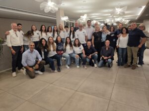 Pallavolo follonica invicta gruppo atlete dirigenti e sindaco di follonica ottobre